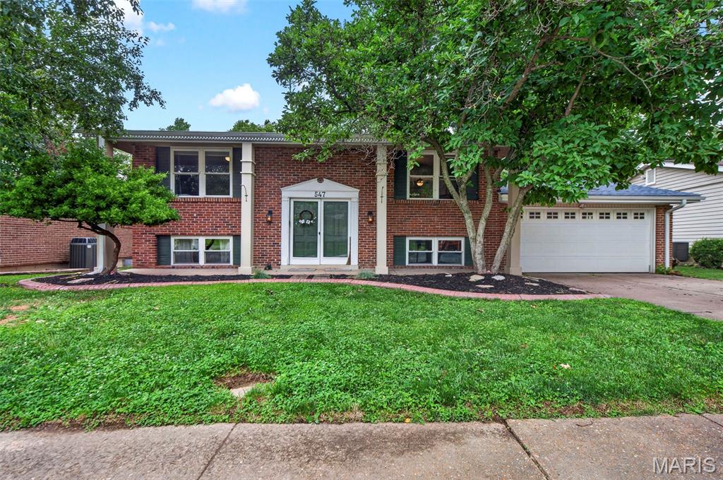 547 Golfwood Drive — photo 1