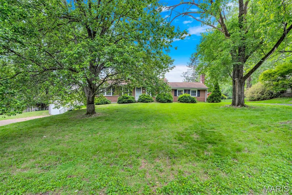 425 Bush Drive — photo 1