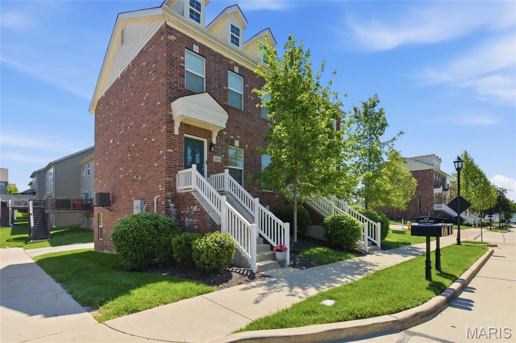 2416 N Larksong Drive — photo 1