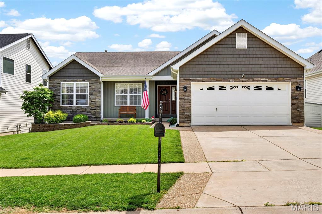 192 Roxbury Drive — photo 1