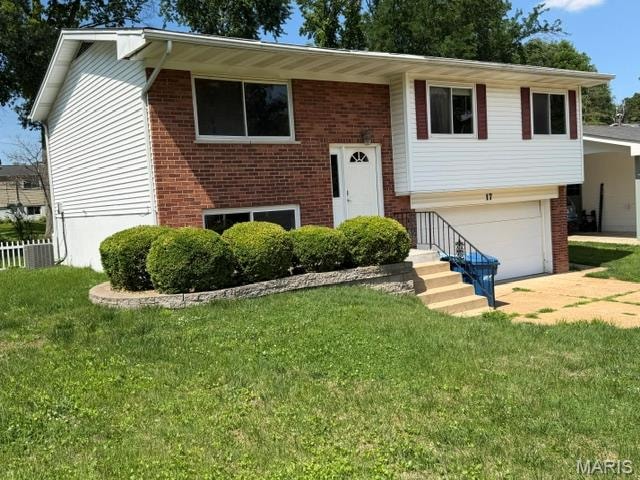 17 Saint Lawrence Drive — photo 1