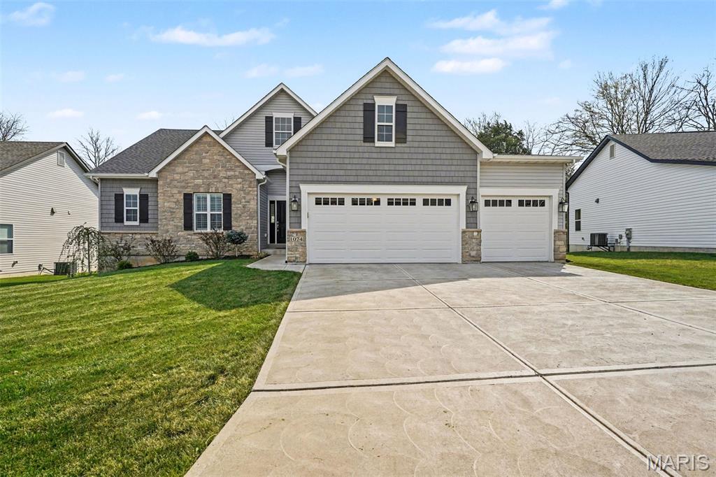 1074 Bloomfield Drive — photo 1