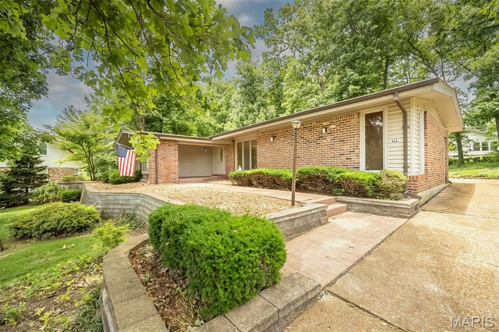 425 Kenilworth Lane — photo 1