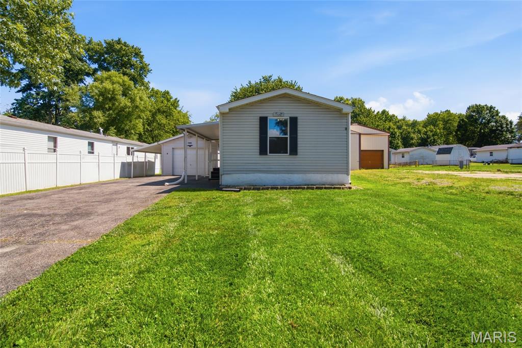 1805 Creekview Drive — photo 1