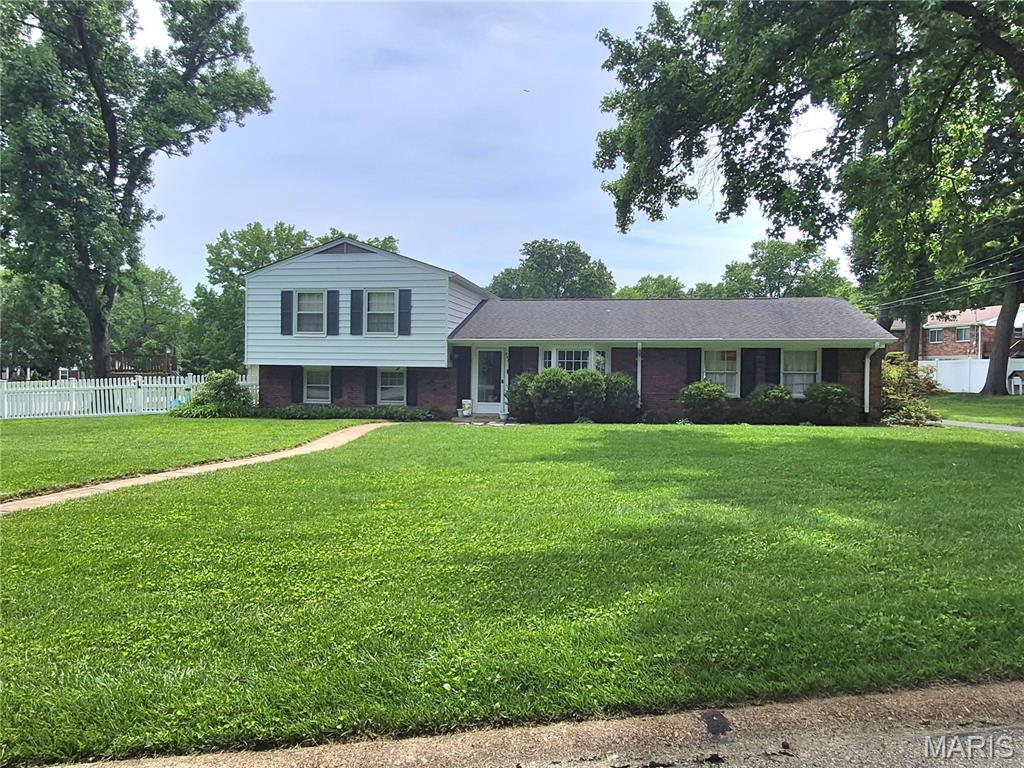 952 Bridgeport Drive — photo 1
