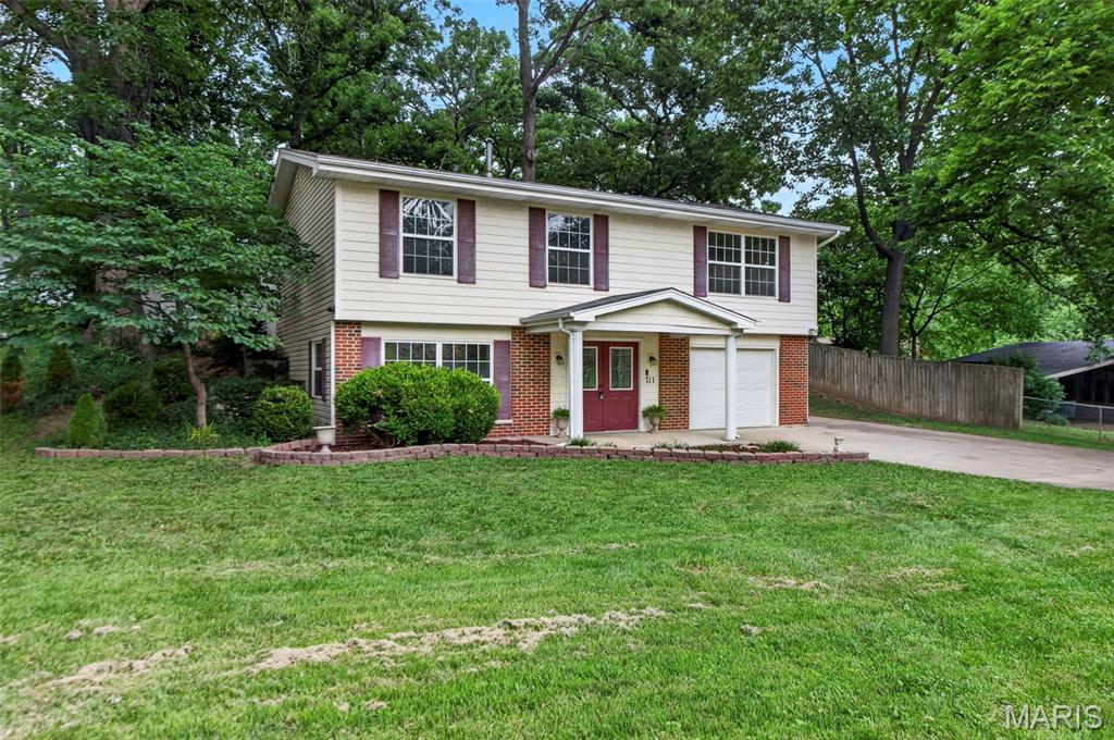711 Montbrook Drive — photo 1