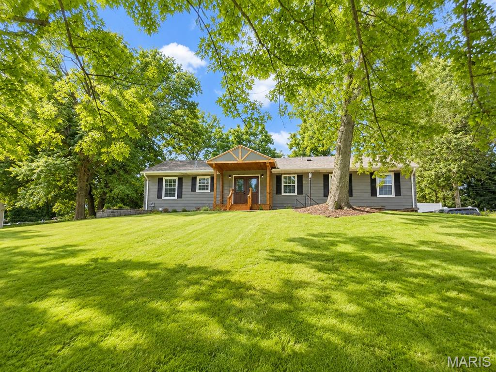 216 Hillsdale Drive — photo 1