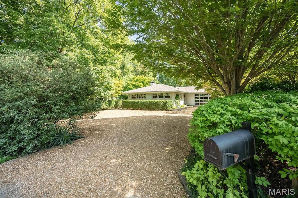 33 Narragansett Drive — photo 1