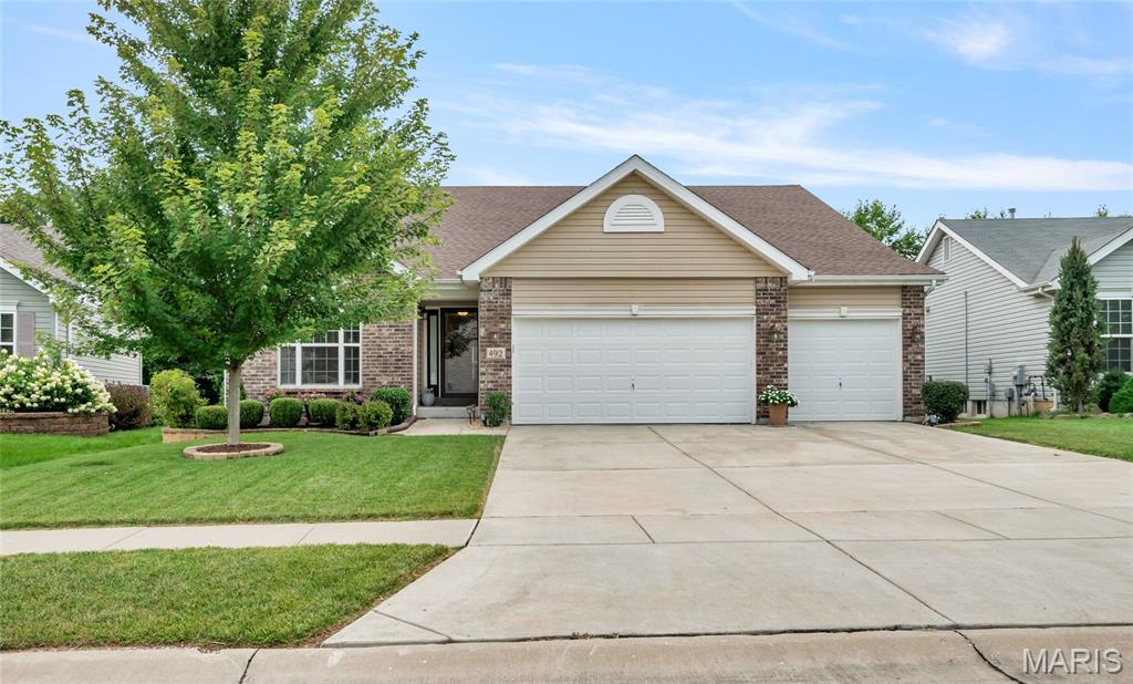 492 Pleasant Breeze Drive — photo 1