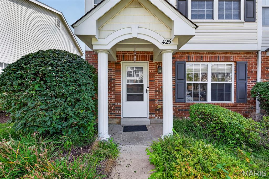425 Wild Oak Drive — photo 1