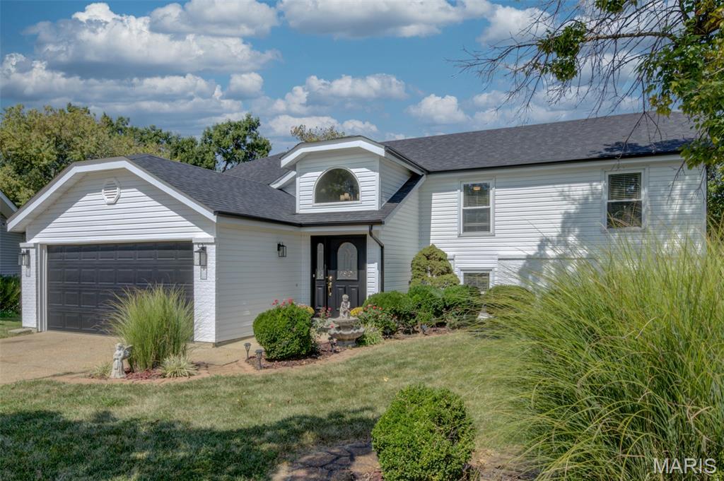 307 Twistedoak Court — photo 1