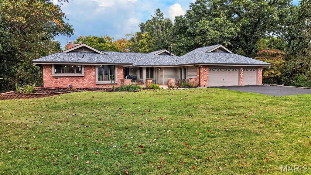 56 Chesterfield Lakes Road — photo 1