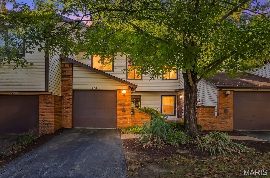 726 Windy Ridge Drive — photo 1